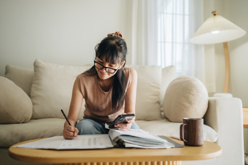 Woman planning budget at her coffee table